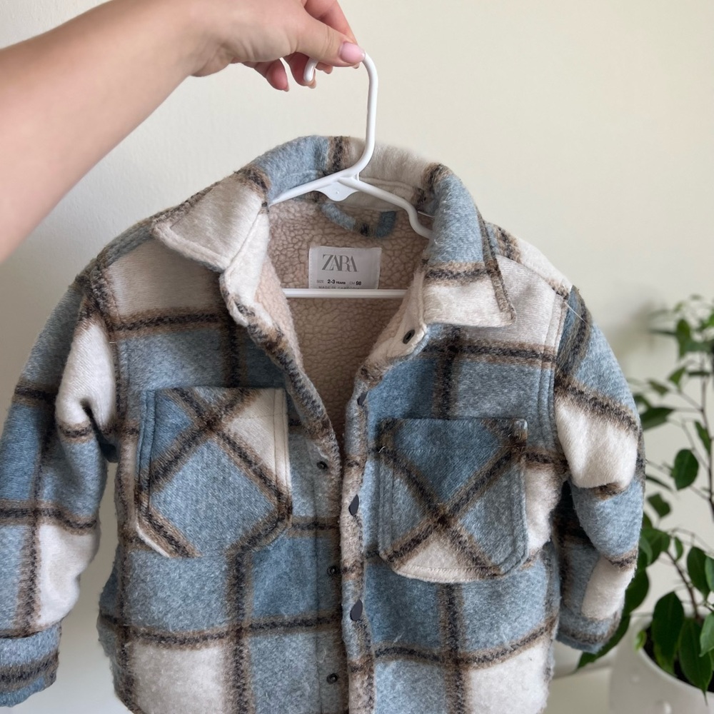 Combination plaid fleece jacket. Like new. 9/10. 2-3 year baby boy